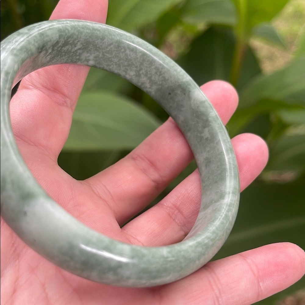 Elegant Green Jade Jadeite Bangle Bracelet NWOT 61mm - Picture 9 of 16